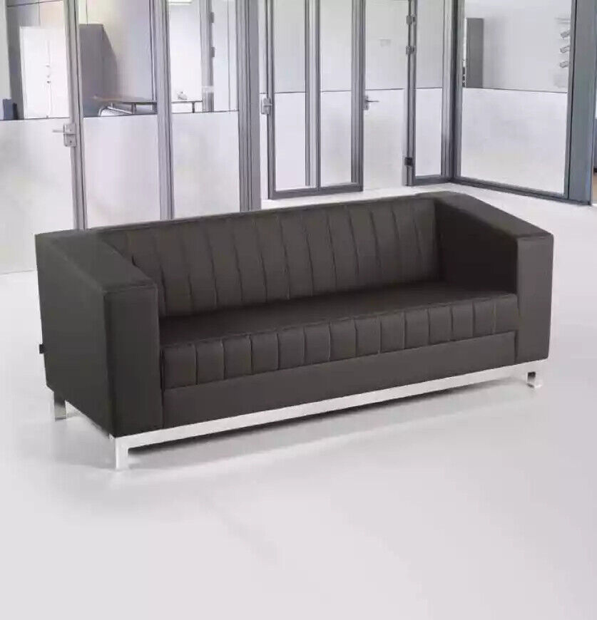 Moderne Schwarze Couch Dreisitzer Polstercouch Arbeitszimmer Möbel Luxus