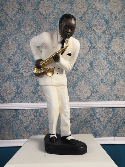 Künstlerische Skulptur: Design Deko Figur Saxophon Statue